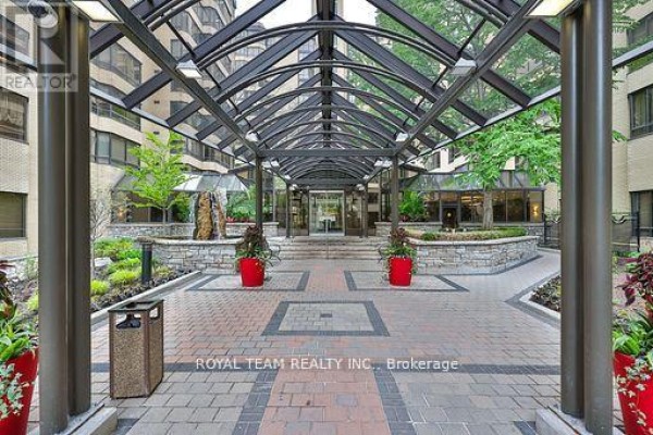 Kitchen - C-ph 10 - 211 Saint Patrick Street S, Toronto, ON M5T2Y9 Photo 4