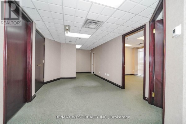 C1 & C3 - 800 Sheppard Avenue W, Toronto, ON M3H6B4 Photo 3