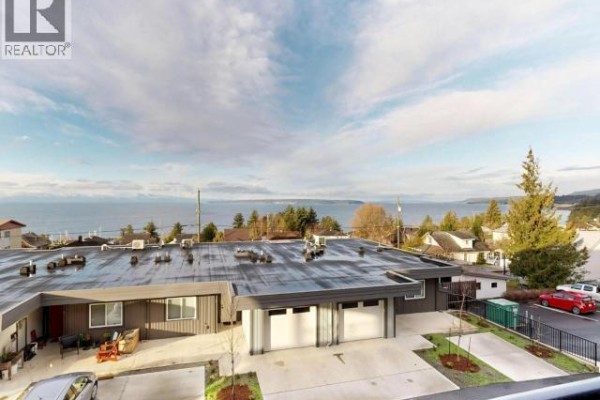 Kitchen - C202-6900 Burnaby Street, Powell River, BC  Photo 4