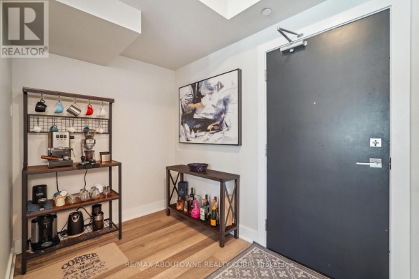 Living room - C204 - 5260 Dundas Street, Burlington, ON L7L0J7 Photo 4
