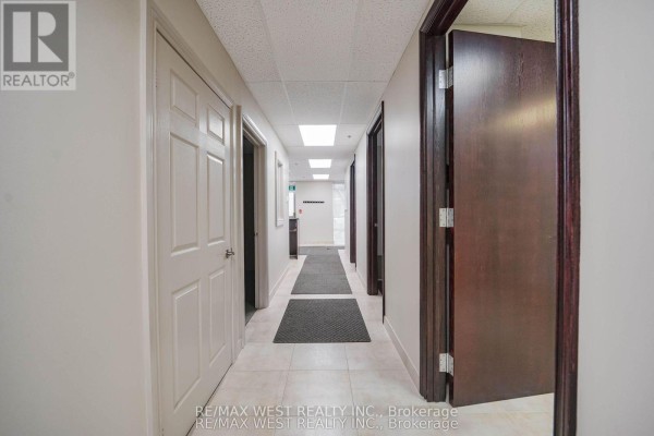 C3 - 800 Sheppard Avenue W, Toronto, ON M3H6B4 Photo 5