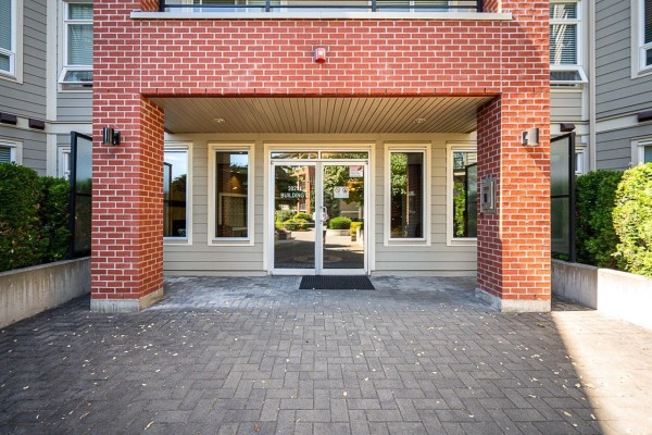 C420 20211 66 Avenue, Langley, BC V2Y0L4 Photo 4