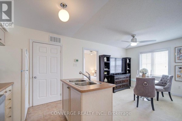 Coach House - 29 Cardrew Street, Markham, ON L6B1G2 Photo 4