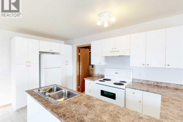 Bedroom - D, 10029 105 Avenue, Grande Prairie, AB T8V1H2 Photo 5