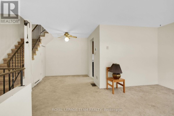 Dining room - D - 31 Woodvale Green Street, Ottawa, ON K2G4H3 Photo 5