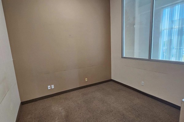 D - 566 Bryne Drive, Barrie, ON L4N9P6 Photo 3