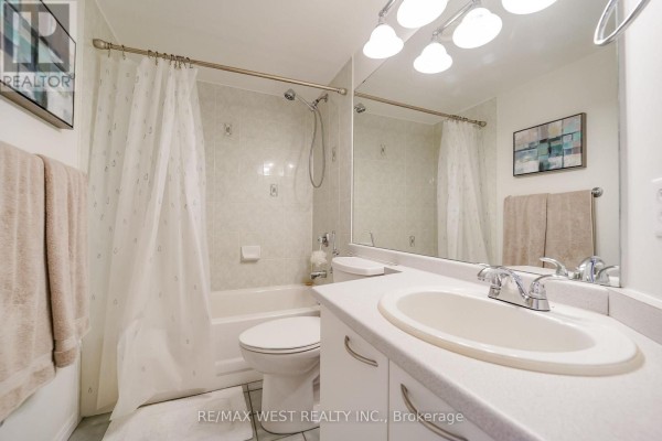 Bedroom 2 - D11 - 108 Finch Avenue W, Toronto, ON M2N6W6 Photo 5