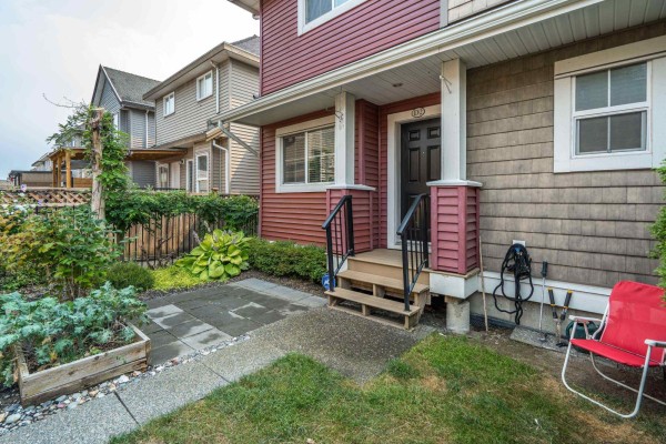 D2 19319 72 Avenue, Surrey, BC V4N5X9 Photo 3
