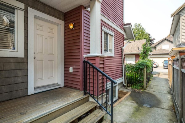 D2 19319 72 Avenue, Surrey, BC V4N5X9 Photo 4