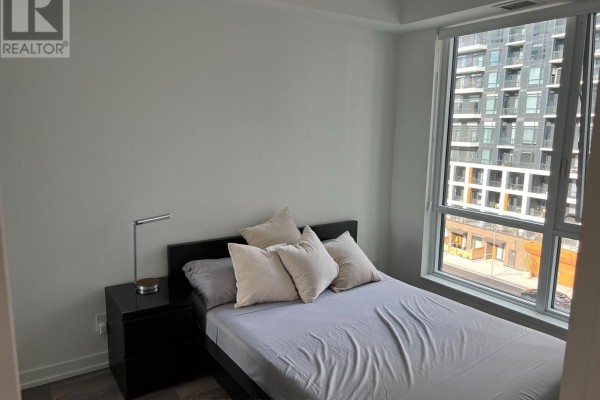 Living room - D617 - 8 Beverley Glen Boulevard, Vaughan, ON L4J0L5 Photo 3