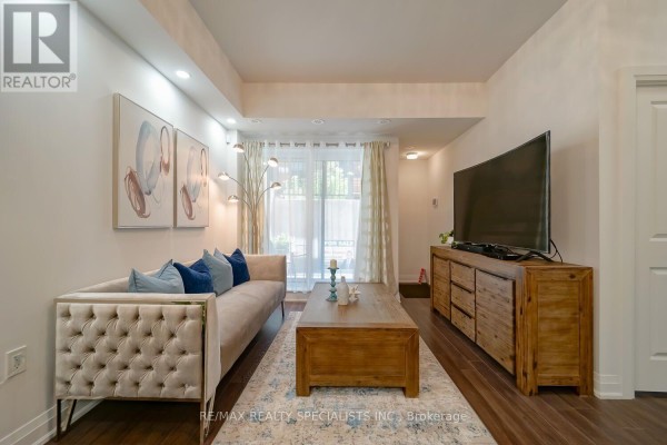 Bedroom 2 - D902 - 5289 Highway 7, Vaughan, ON L4L0J1 Photo 5