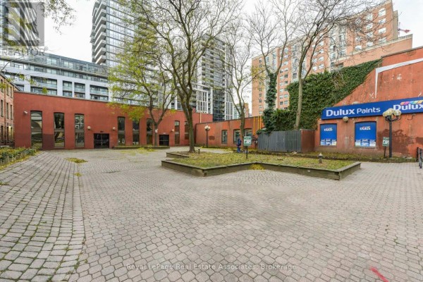 E - 381 Richmond Street E, Toronto, ON M5A1P6 Photo 3