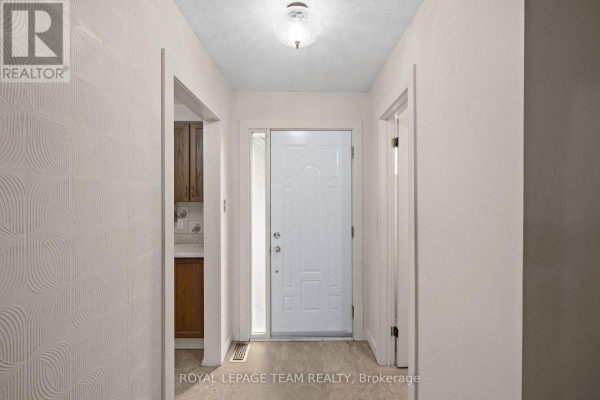 Living room - E - 73 Foxfield Drive, Ottawa, ON K2J1L7 Photo 4