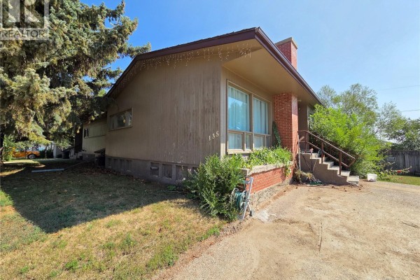 Living room - E 135-145 3rd Street E, Fox Valley, SK S0N0V0 Photo 2