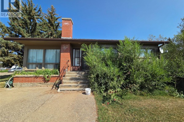 Den - E 135-145 3rd Street E, Fox Valley, SK S0N0V0 Photo 3