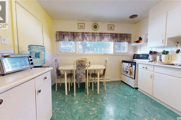 Bedroom - E 135-145 3rd Street E, Fox Valley, SK S0N0V0 Photo 5