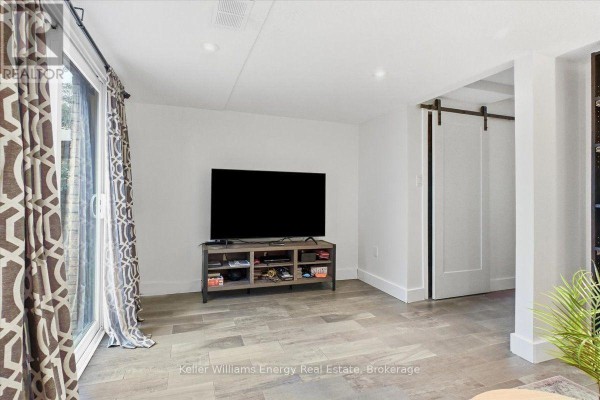 Living room - E45 - 221 Ormond Drive, Oshawa, ON L1G6T7 Photo 3