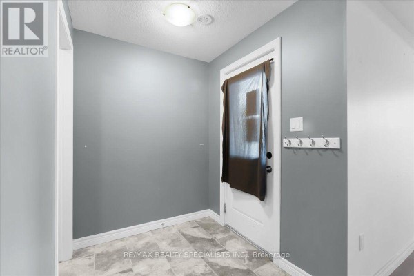 Living room - E8 - 70 Willowrun Drive, Kitchener, ON N2A0J3 Photo 4