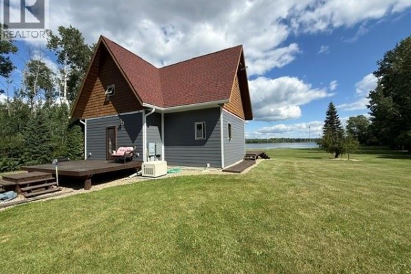 Edgewater Estate, Green Lake, SK, photo 2
