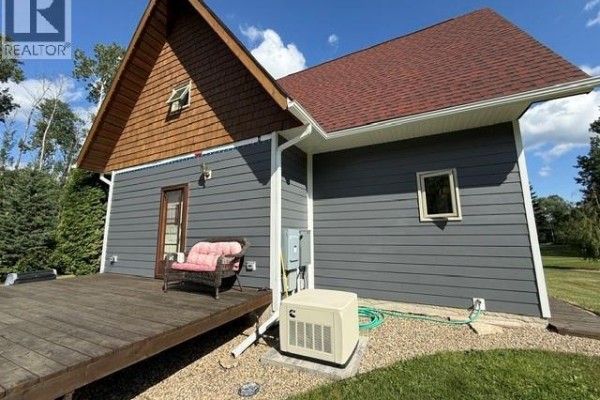 Edgewater Estate, Green Lake, SK, photo 3