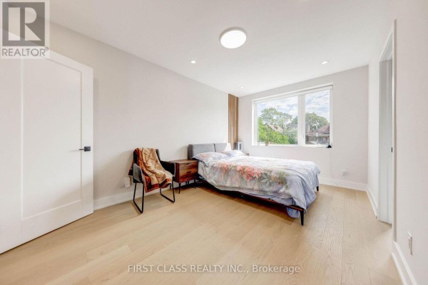 Ensuite 2 - 431 Roxton Road, Toronto, ON M6G3R5 Photo 4