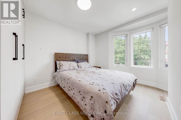 Ensuite 3 - 431 Roxton Road, Toronto, ON M6G3R5 Photo 4