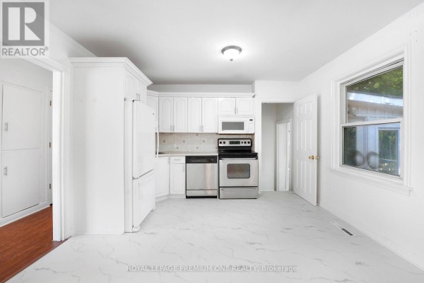 Dining room - Entire - 139 Mckee Avenue, Toronto, ON M2N4C5 Photo 3