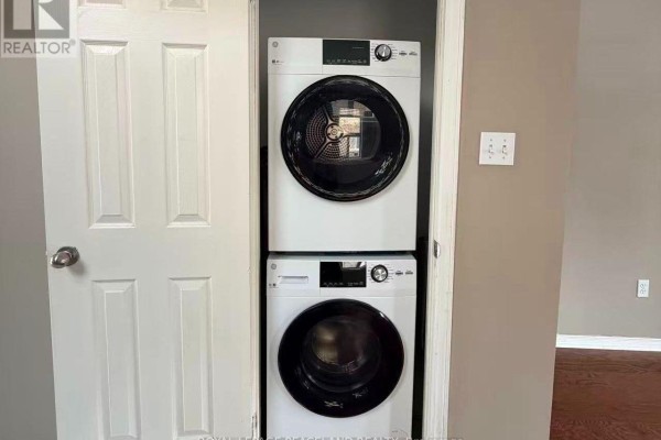 Laundry room - Entire Property - 367 Marble Place, Newmarket, ON L3X2P1 Photo 5