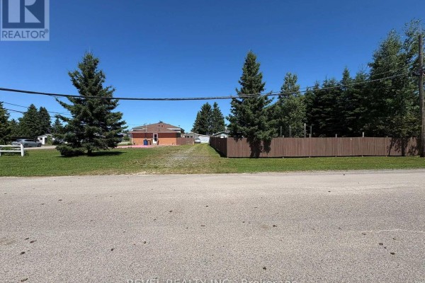 Living room - Fauquier - 21 Jacques Avenue, Kapuskasing, ON P0L1G0 Photo 4