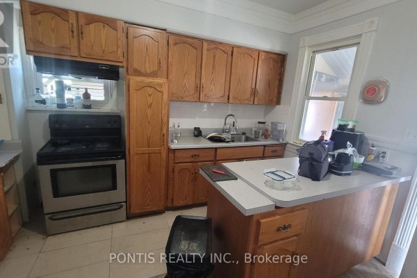 Living room - First Floor - 452 Confederation Street, Sarnia, ON N7T3G8 Photo 4