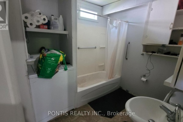 First Floor - 452 Confederation Street, Sarnia, ON N7T3G8 Photo 5