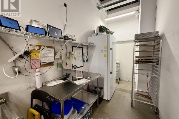 Fm23d - 17600 Yonge Street, Newmarket, ON L3Y4Z1 Photo 5