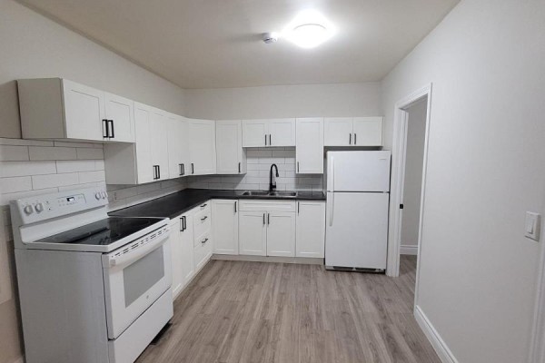 Front - 189 King Street E, Chatham Kent, ON, photo 2