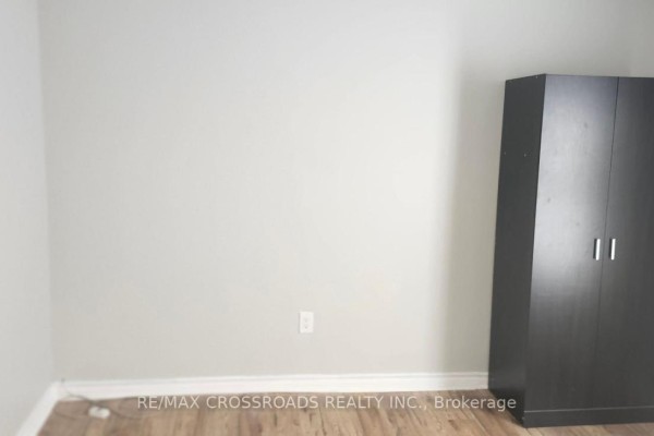 Front Unit-main Floor - 220 Mcnaughton Avenue, Oshawa, ON L1H3B6 Photo 5