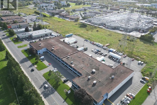 Aerial view showing the commercial building, surrounding parking, and industrial park. - G-h - 60 Colonnade Road, Ottawa