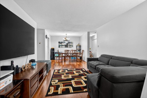 G08 10698 151a Street, Surrey, BC V3R8T5 Photo 4