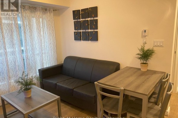 Living room - G204 - 275 Larch Street, Waterloo, ON N2L0J4 Photo 5