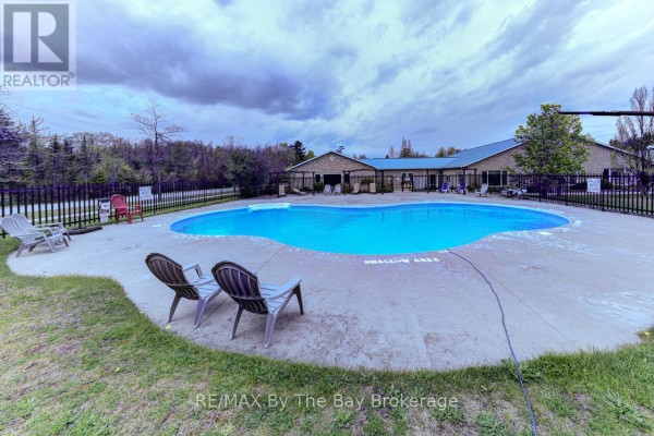 G4 - 85 Theme Park Drive, Wasaga Beach, ON, photo 2