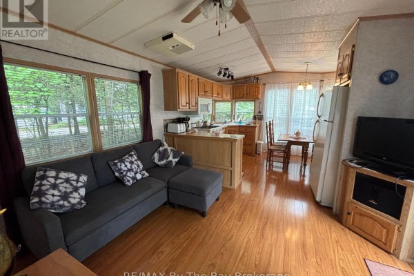 Bedroom - G4 - 85 Theme Park Drive, Wasaga Beach, ON L9Z1X7 Photo 4