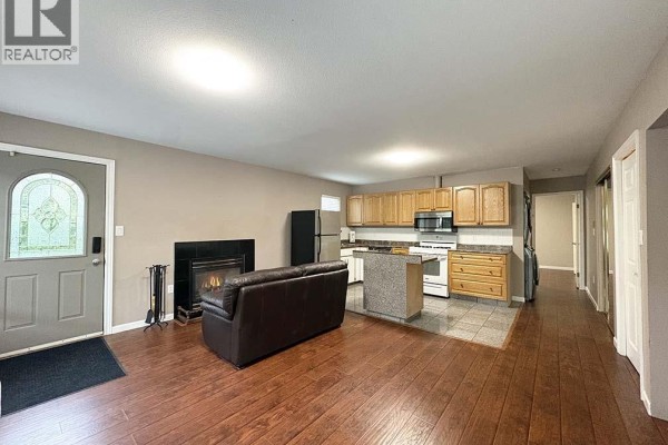 Garden 5225 Canada Way, Burnaby, BC V5E3N4 Photo 2