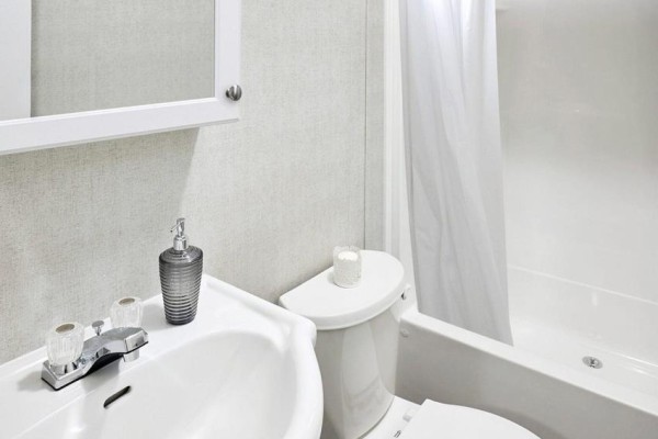 Bathroom - Getaway 2 - 1082 Shamrock Marina Road, Gravenhurst, ON P0E1N0 Photo 5
