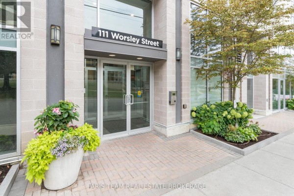 Den - Gph5 - 111 Worsley Street, Barrie, ON L4M0J5 Photo 5