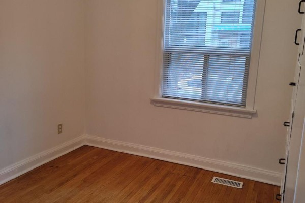 Bedroom 2 - Gr, 2nd - 17 Bonnington Place, Toronto, ON M2N4V2 Photo 5