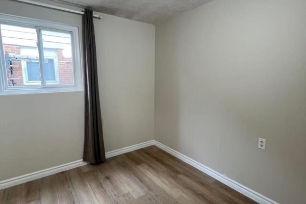 Ground Floor - 118 Hildenboro Square, Toronto, ON M1W1Y3 Photo 4