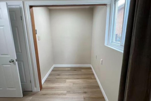 Ground Floor - 118 Hildenboro Square, Toronto, ON M1W1Y3 Photo 5