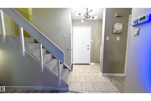 Primary Bedroom - #h 16425 89 Av Nw, Edmonton, AB T5R4S1 Photo 5