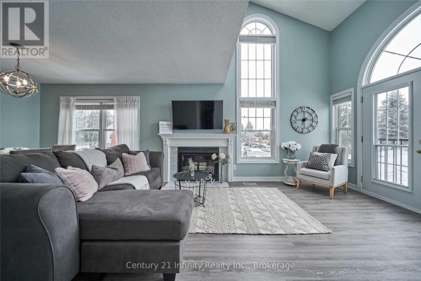 Living room - H2 - 1661 Nash Road, Clarington, ON L1E1S8 Photo 3