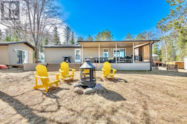 Living room - #h23 - 240 Pinewood Park Road, Whitewater Region, ON K0J1Y0 Photo 4