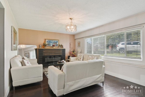 House 11860 75a Avenue, Delta, BC V4C1J9 Photo 3