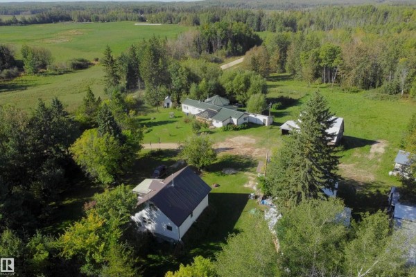 Primary Bedroom - Hwy 763 & Twp Rd 595, Rural Barrhead County, AB T7N1N3 Photo 4